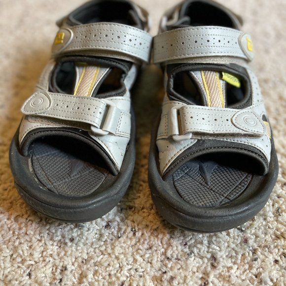 FootJoy Women’s golf sandal in light gray size 7medium. - Picture 3 of 11